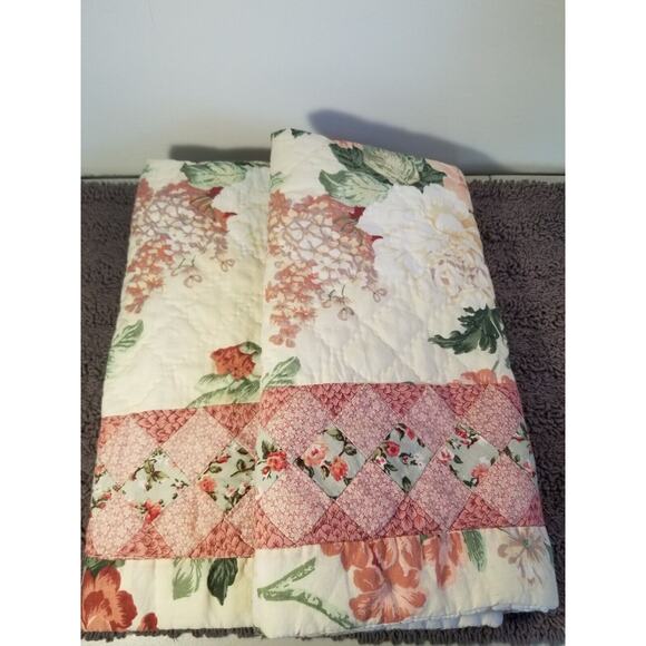 Britannica Home Fashions Set Of 2 Standard‎ Shams Pink Floral Patchwork Granny - Picture 1 of 7